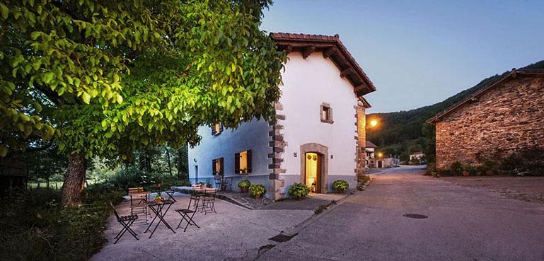 Ekolanda Guest House Esnoz Exterior photo