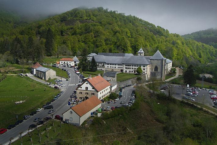 Ekolanda Guest House Esnoz Exterior photo